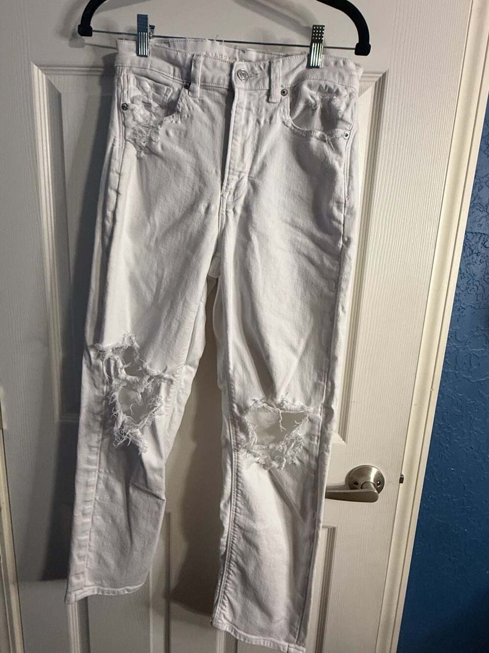American Eagle Hi Rise Straight Jeans Women’s 6 White Distressed Ripped Stretch